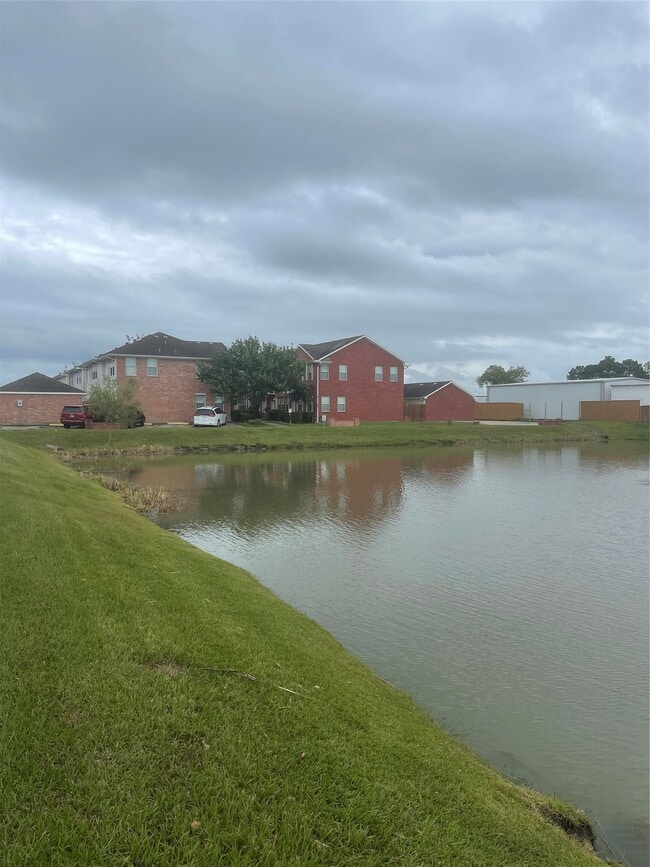 Building Photo - 2117 Kemah Village Dr