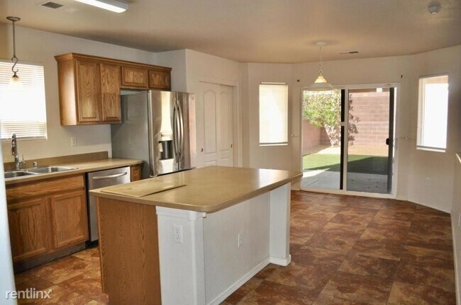 Building Photo - 4 br, 2.5 bath House - 3754 Desert Pinon D...