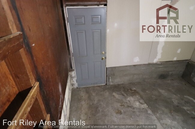 Building Photo - 2 br, 1 bath House - 440 W Walnut