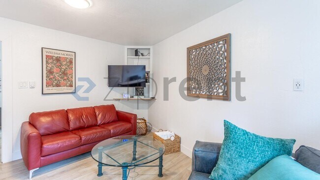 Foto del edificio - 6010 Cazadero Hwy