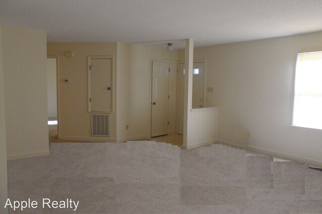 Building Photo - 2 br, 1 bath House - 2200 A Caroline Dr