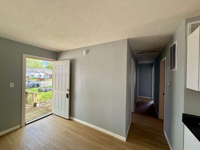 Foto del edificio - 3 Bed 1 Bath Home - Housing Choice Voucher...