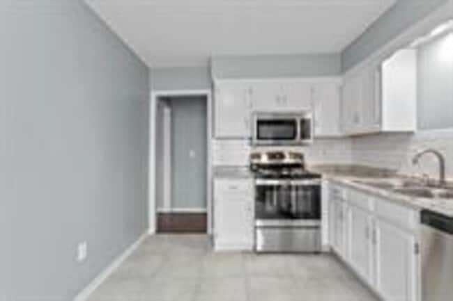 Building Photo - 400 NE Independence Ave