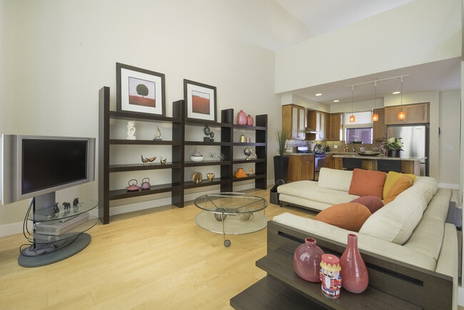 Building Photo - 1 bedroom 1.5 Bath Condo Loft with an office!