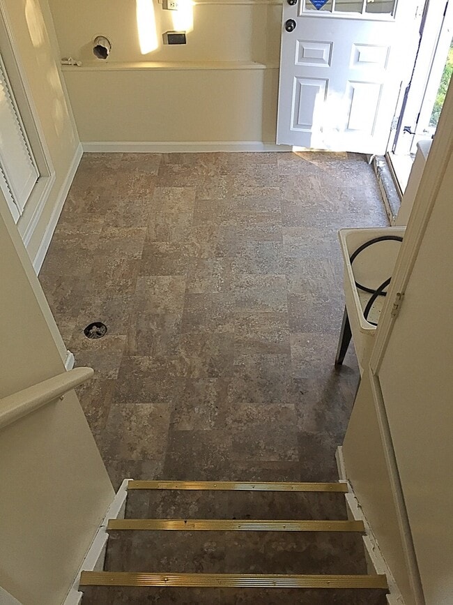 Foto del edificio - Beautifully renovated 3bd/1 1/2 bath home ...