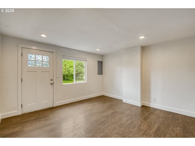 Building Photo - 1174000