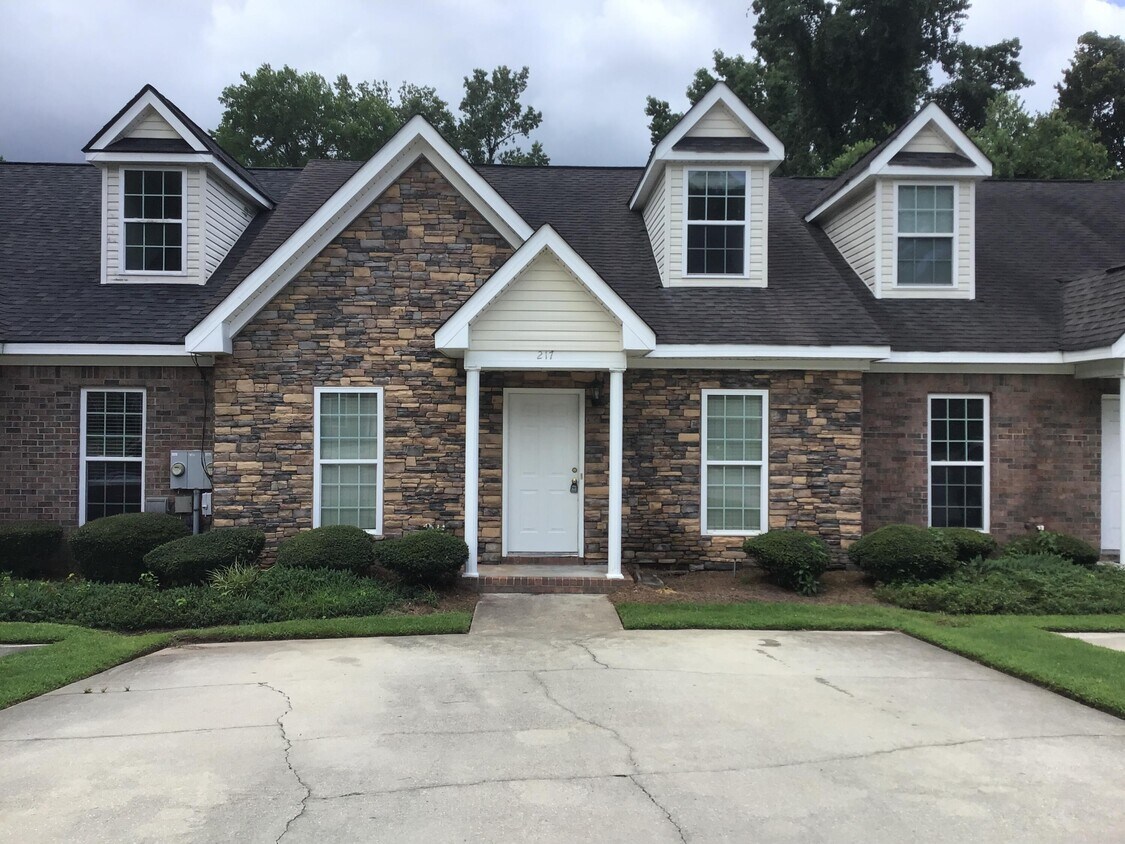 Primary Photo - 217 Brook Ct