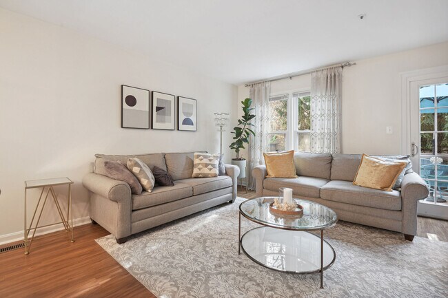 Foto del edificio - 8626 Fountain Valley Dr