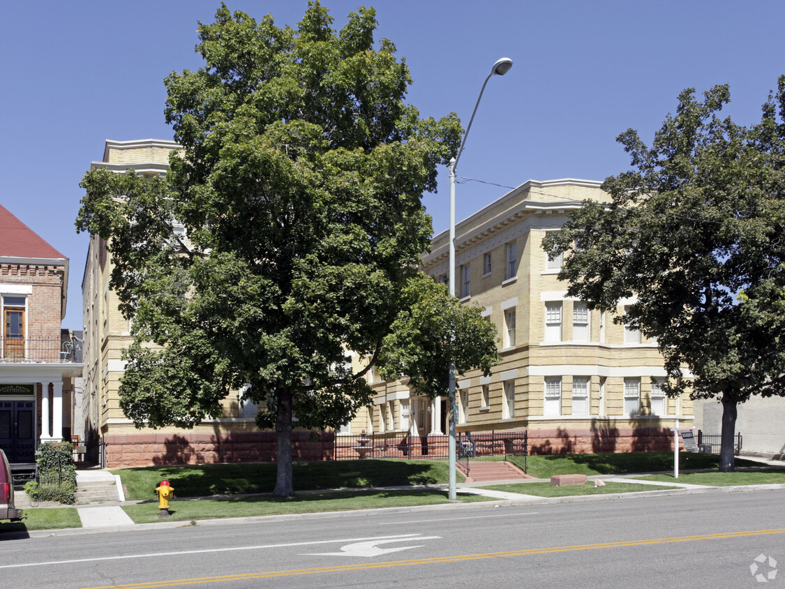 Building Photo - THE IVANHOE