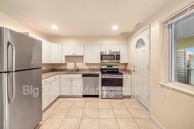 Foto del edificio - 1302 Hillsway Ct