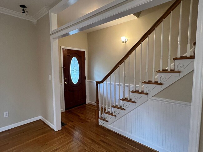 Foto del edificio - 123 Forest Green Dr