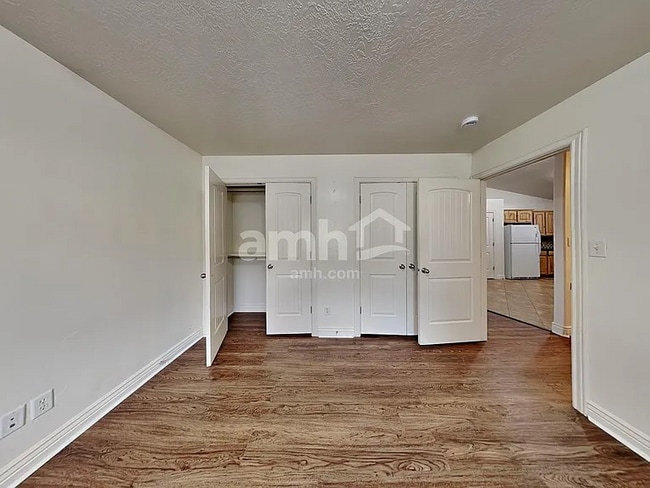 Foto del edificio - 1698 E Ridgefield Rd
