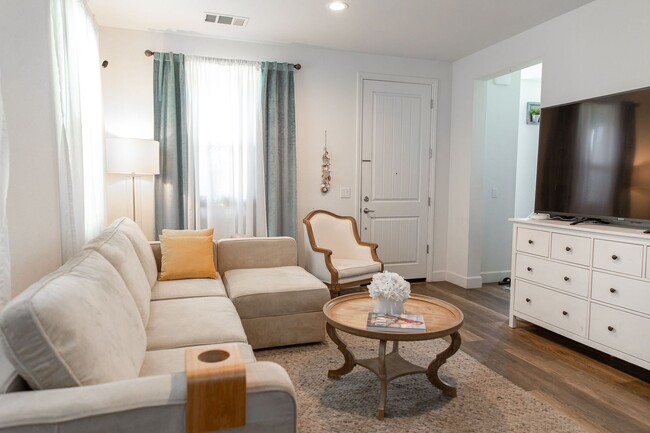 Building Photo - Newer 3 Bed, 2.5 Bath Sea Haven Home for L...