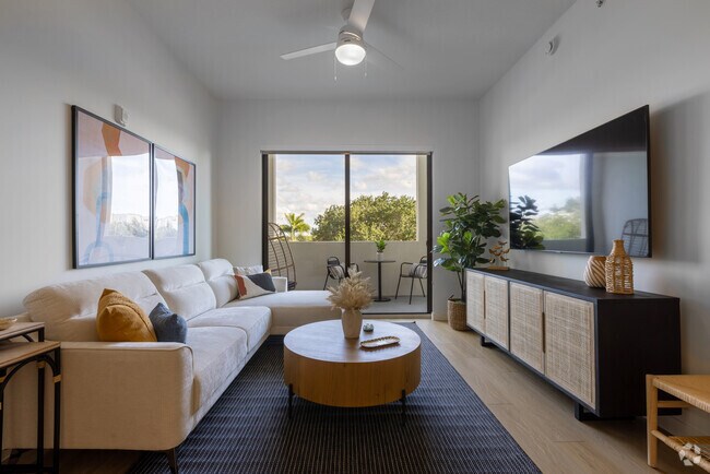 1BR, 1BA - 718SF - Living Room - South Pointe Apartments