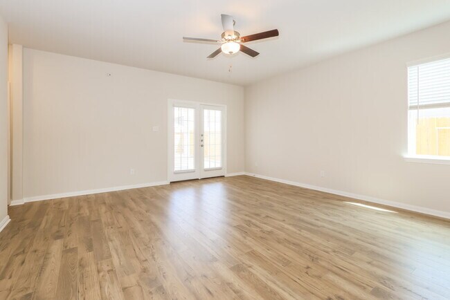 Foto del edificio - 15647 Plum Brk Dr