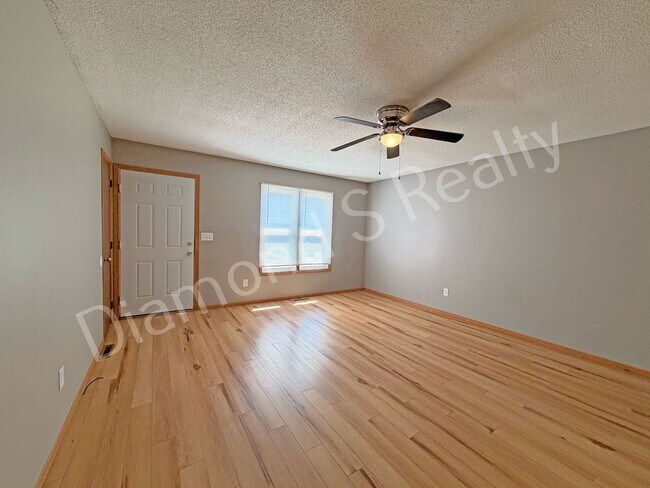 Foto del edificio - 1505 W Rainey St