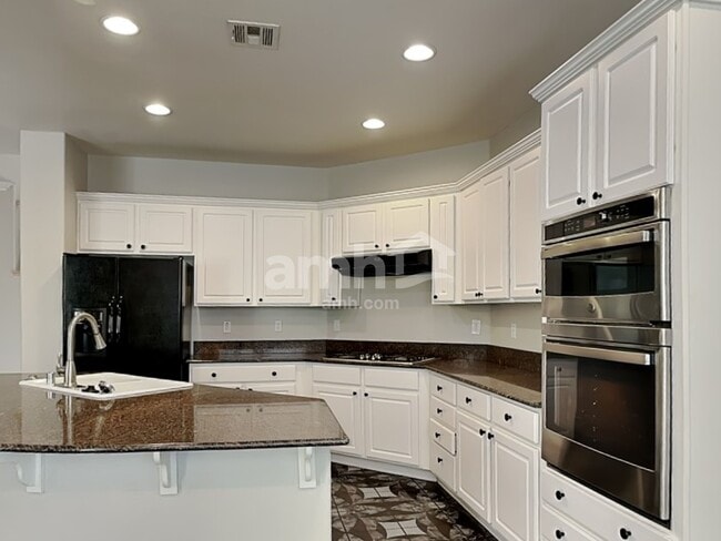 Building Photo - 9028 W Wolf Dancer Ave