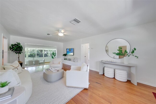 Building Photo - 13521 S Biscayne River Dr