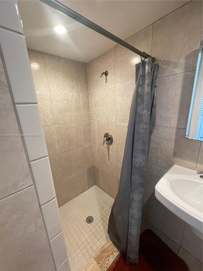 Building Photo - 633 Mokena Dr
