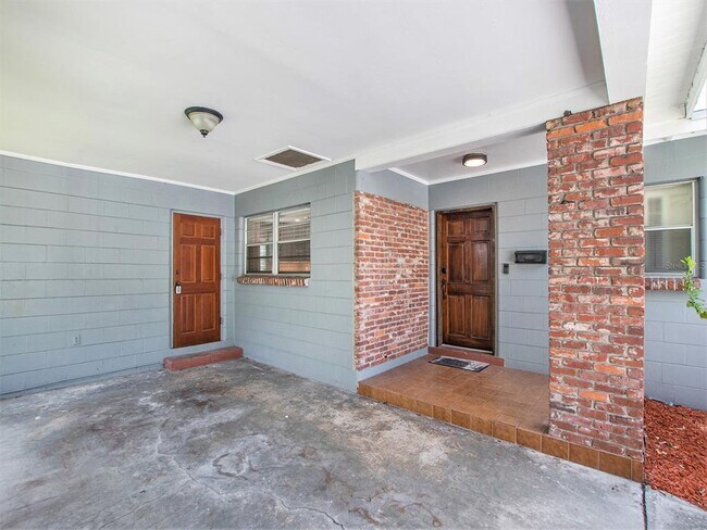 Foto del edificio - 808 S West Shore Blvd