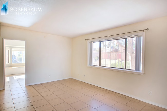 Building Photo - Charming 2-beds, 1-baths townhome unit in the peaceful high-desert foothills of Tanque Verde!