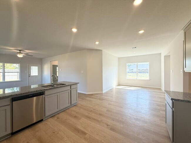 Foto del edificio - 15455 Foresail Ln