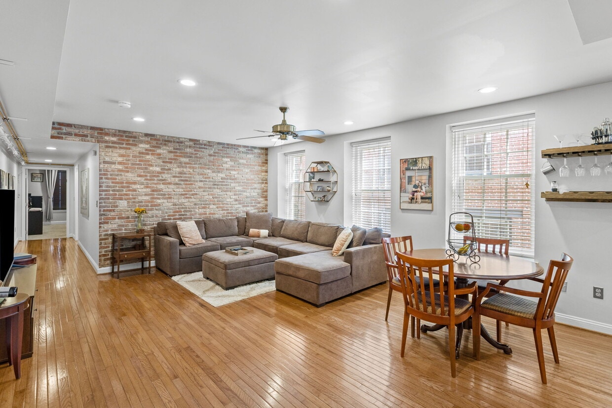 Primary Photo - 142 N Bread St