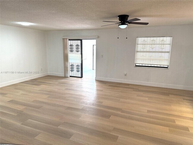 Foto del edificio - 2732 W 54th St