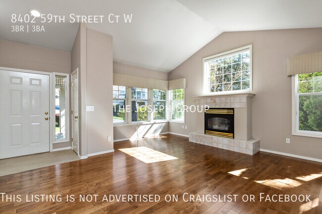 Building Photo - Airy and bright 3 bed/2.5 bath in Universi...