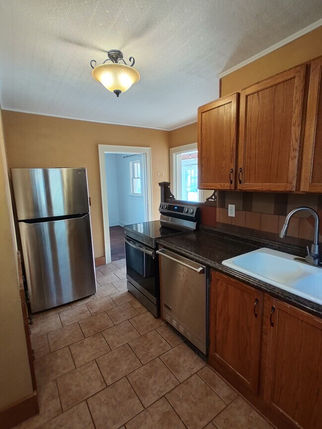 Kitchen - 105 Maple St