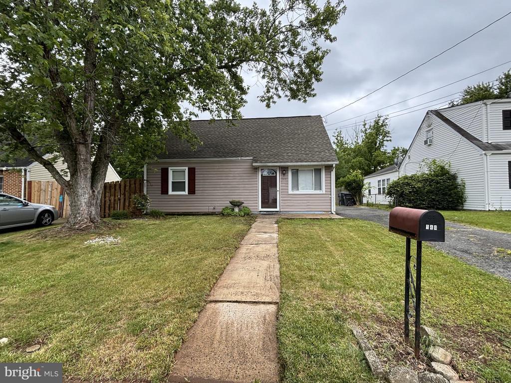 Primary Photo - 144 Baker St