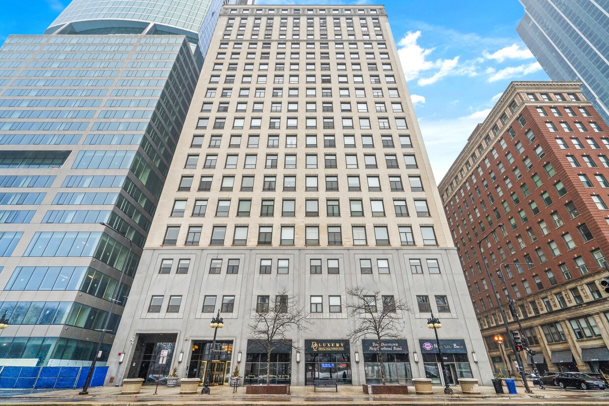 Primary Photo - 910 S Michigan Ave
