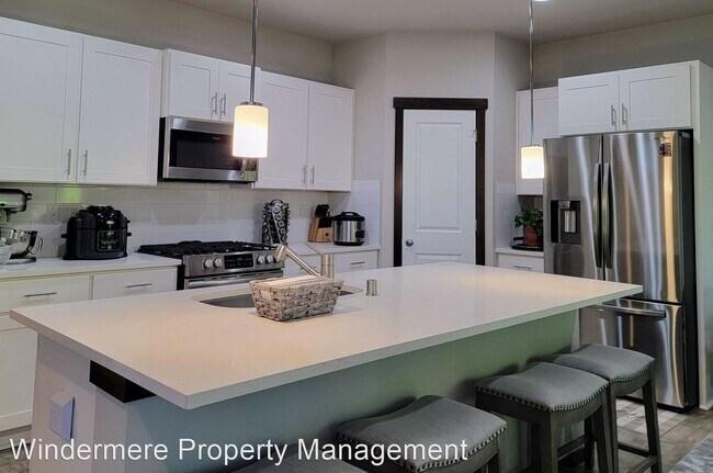 Building Photo - 3 br, 2.5 bath House - 5050 Granger Street