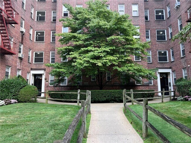 Building Photo - 780 Bronx River Rd