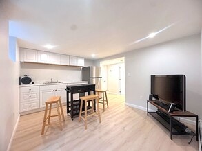 Building Photo - 39 Cottage St