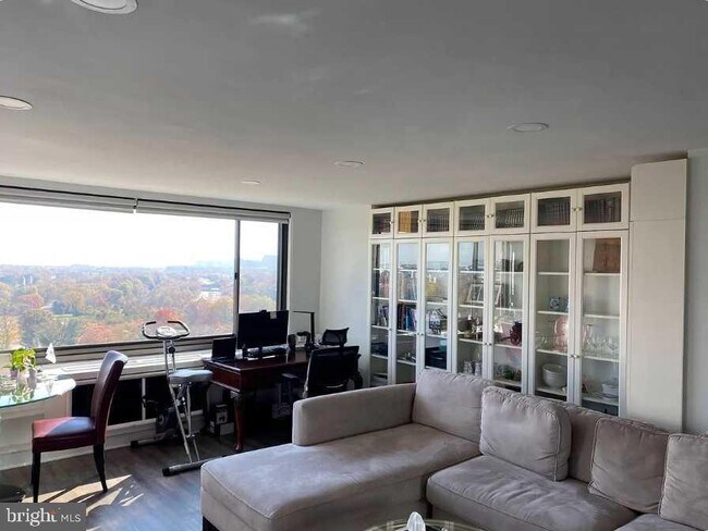 Foto del edificio - 1011 Arlington Blvd