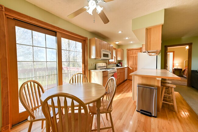 Building Photo - 5721 N Broomhead Rd