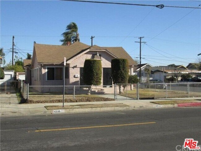 Foto del edificio - 4240 Denker Ave