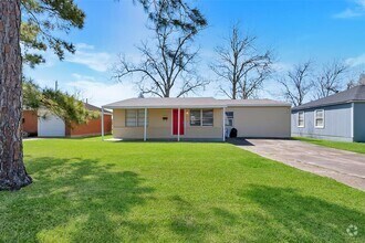 Building Photo - 7209 Blue Jay Dr