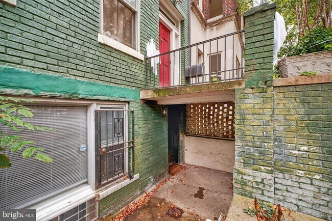 Foto del edificio - 1745 Lanier Pl NW