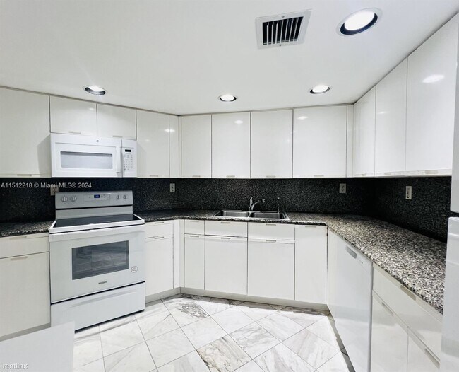 Foto del edificio - 2 br, 2 bath Condo - 825 Brickell Bay Dr A...