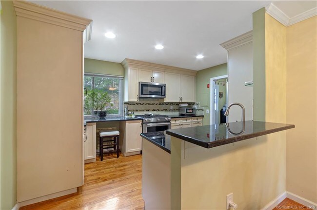 Building Photo - 75 Cos Cob Ave