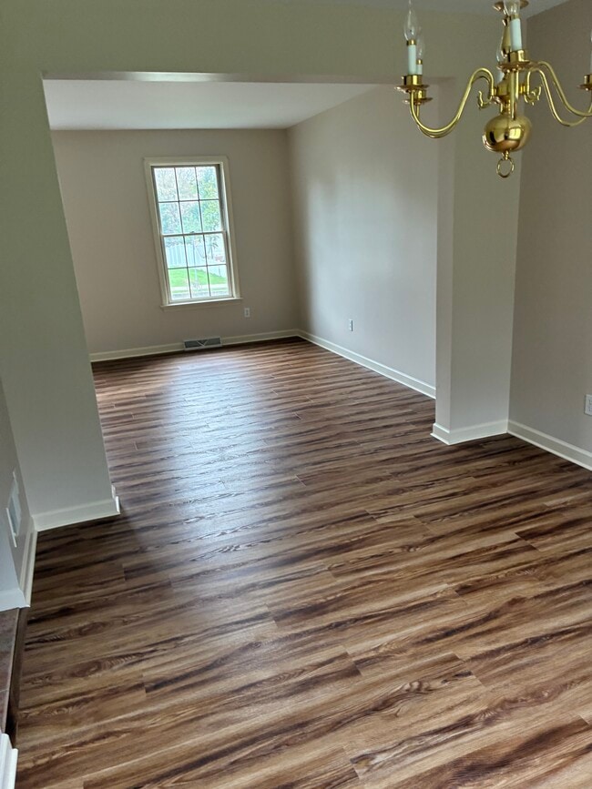 Building Photo - 105 Wheatfield Ct