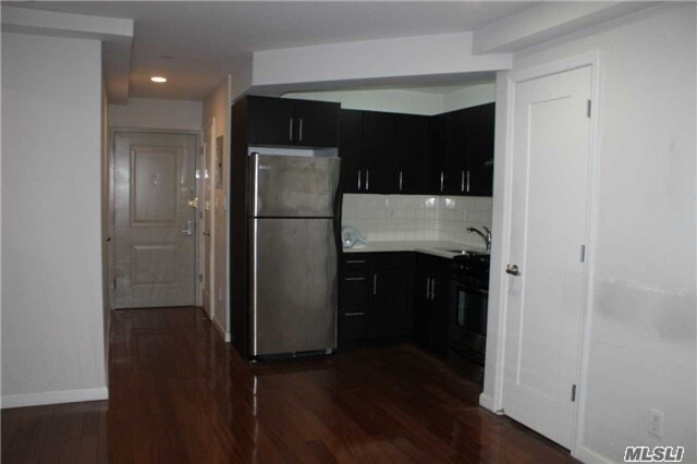 Building Photo - 144-85 Roosevelt Ave