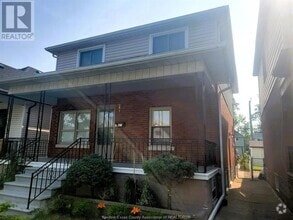Building Photo - 907 Gladstone Ave