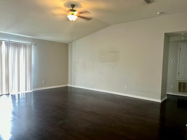 Foto del edificio - 218 Trish Dr