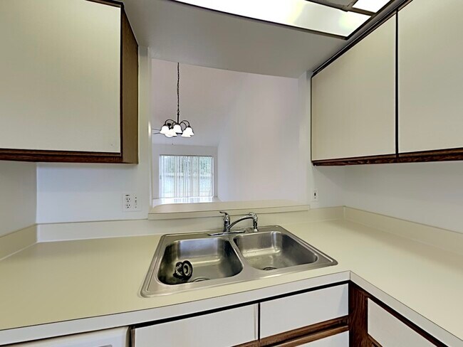 Foto del edificio - 3318 Sandy Shore Ln
