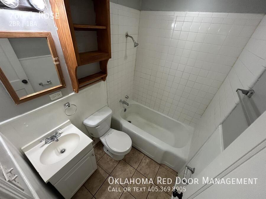 Primary Photo - 760 E Rose Dr