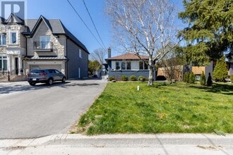 Building Photo - 333 Paliser Crescent S