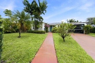 Building Photo - 221 Princeton Dr